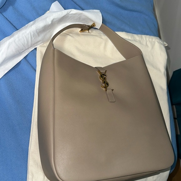 Authentic Saint Laurent le 5 A 7 supple large in grained leather - Picture 13 of 13